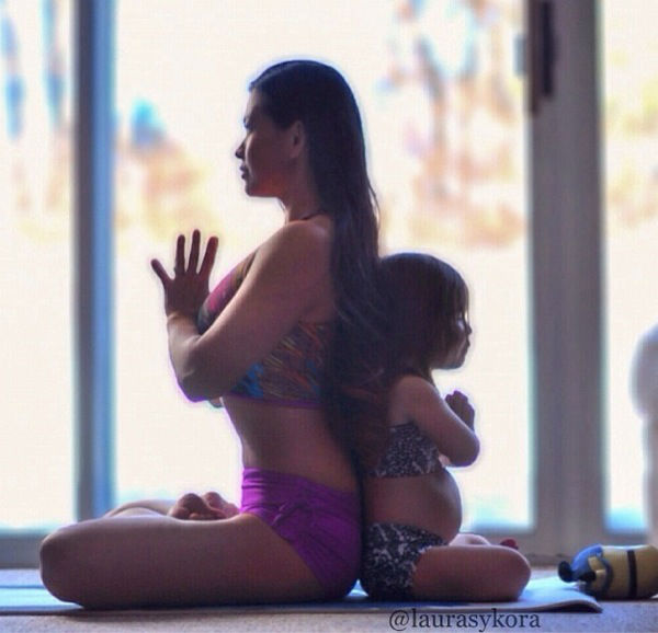 Mother-and-Daughter-Yoga-10